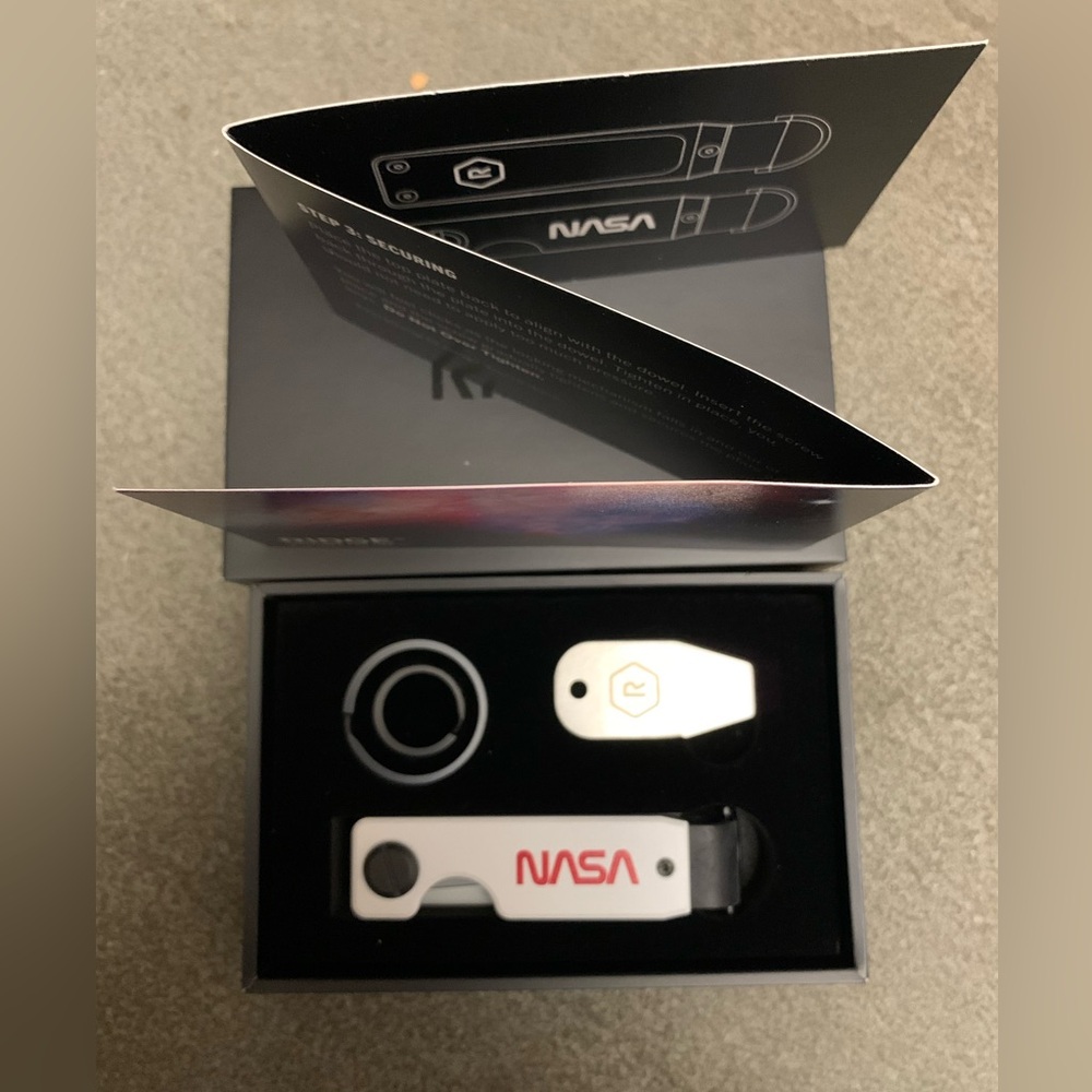 Brand New Lunar Collection Ridge Keycase - Picture 4 of 7
